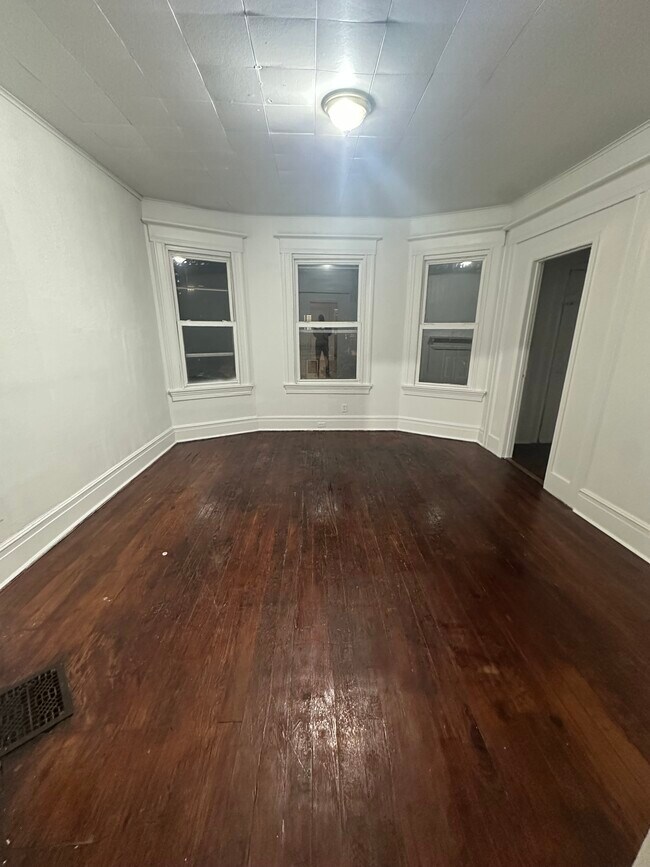 Building Photo - 96 N Essex Ave