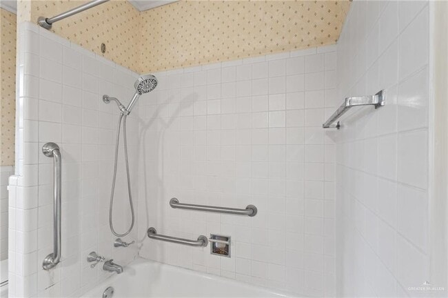 Building Photo - 28 W Austin Blvd