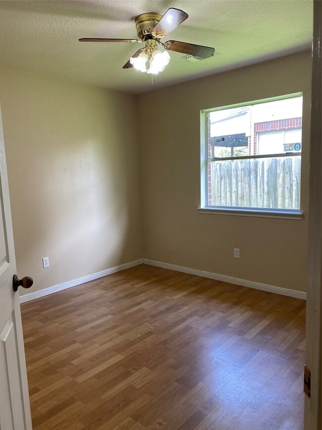 Building Photo - 4401 Egret Dr