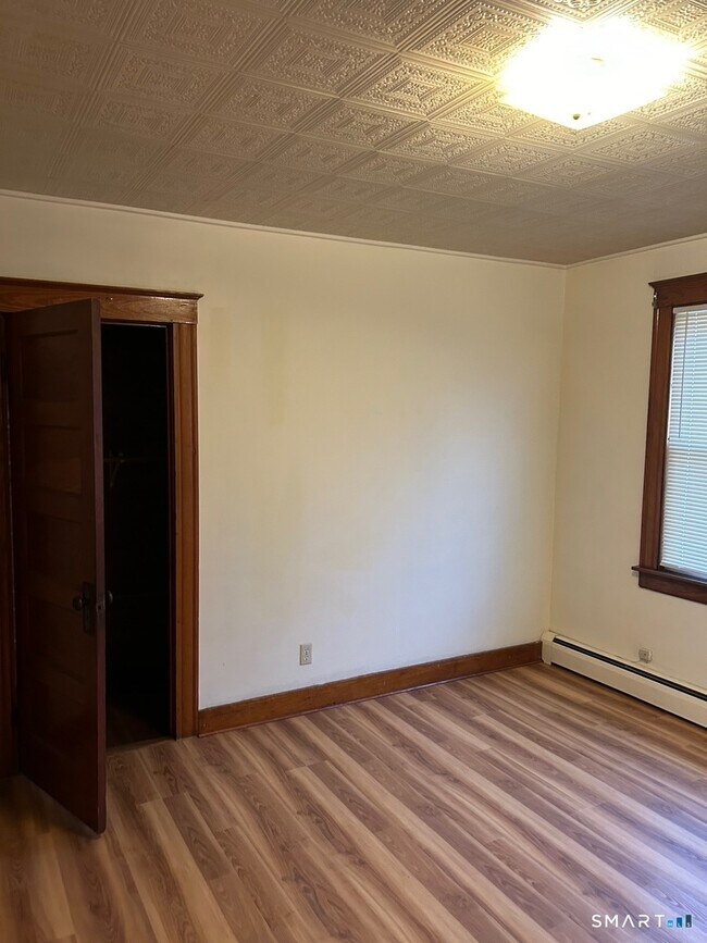 Building Photo - 68 Derby St