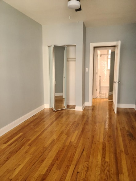 Building Photo - 4837 W Addison St