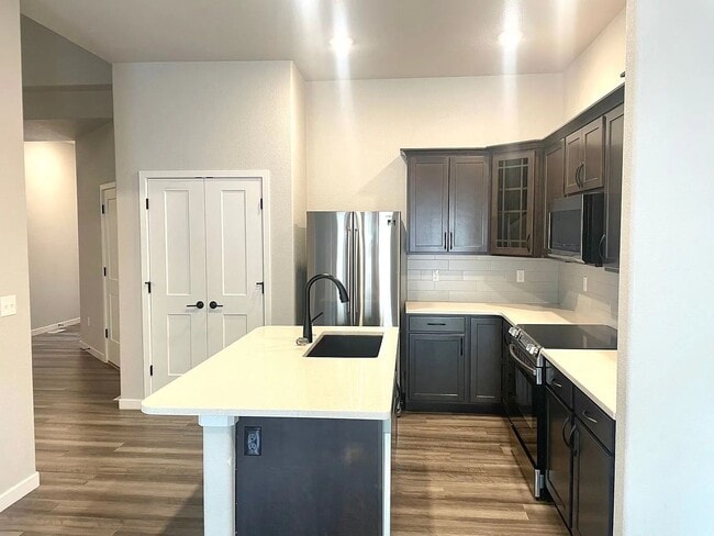 Building Photo - 2828 Straus Ln