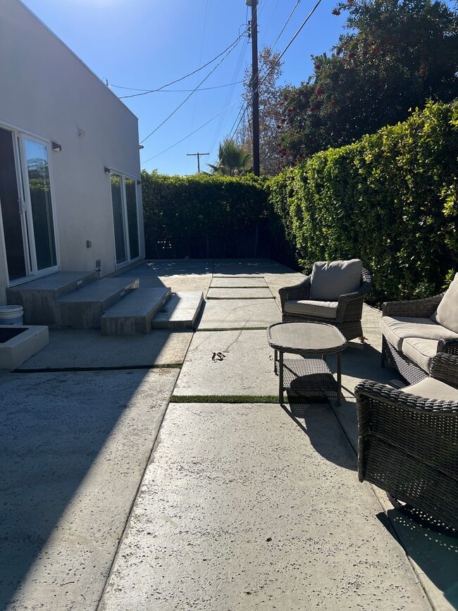 Building Photo - 2 Bedroom Modern Luxury, Valley Village