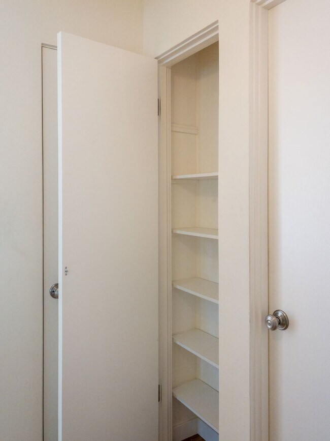 Building Photo - Tranquil 1BR/1BA Updated Unit! Tam Valley!...