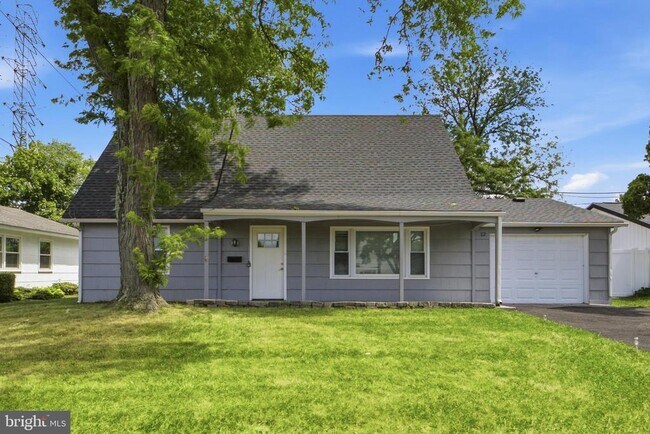 Building Photo - 12 Holbrook Ln