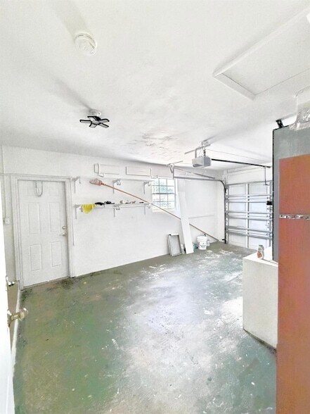 Building Photo - 2594 West End Rd