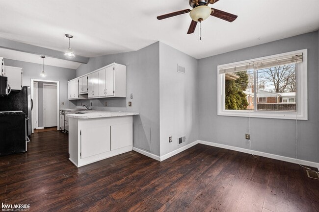 Building Photo - 5342 Streefkerk Dr