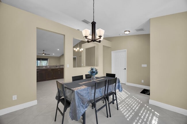 Building Photo - 1037 SW Payne Ave