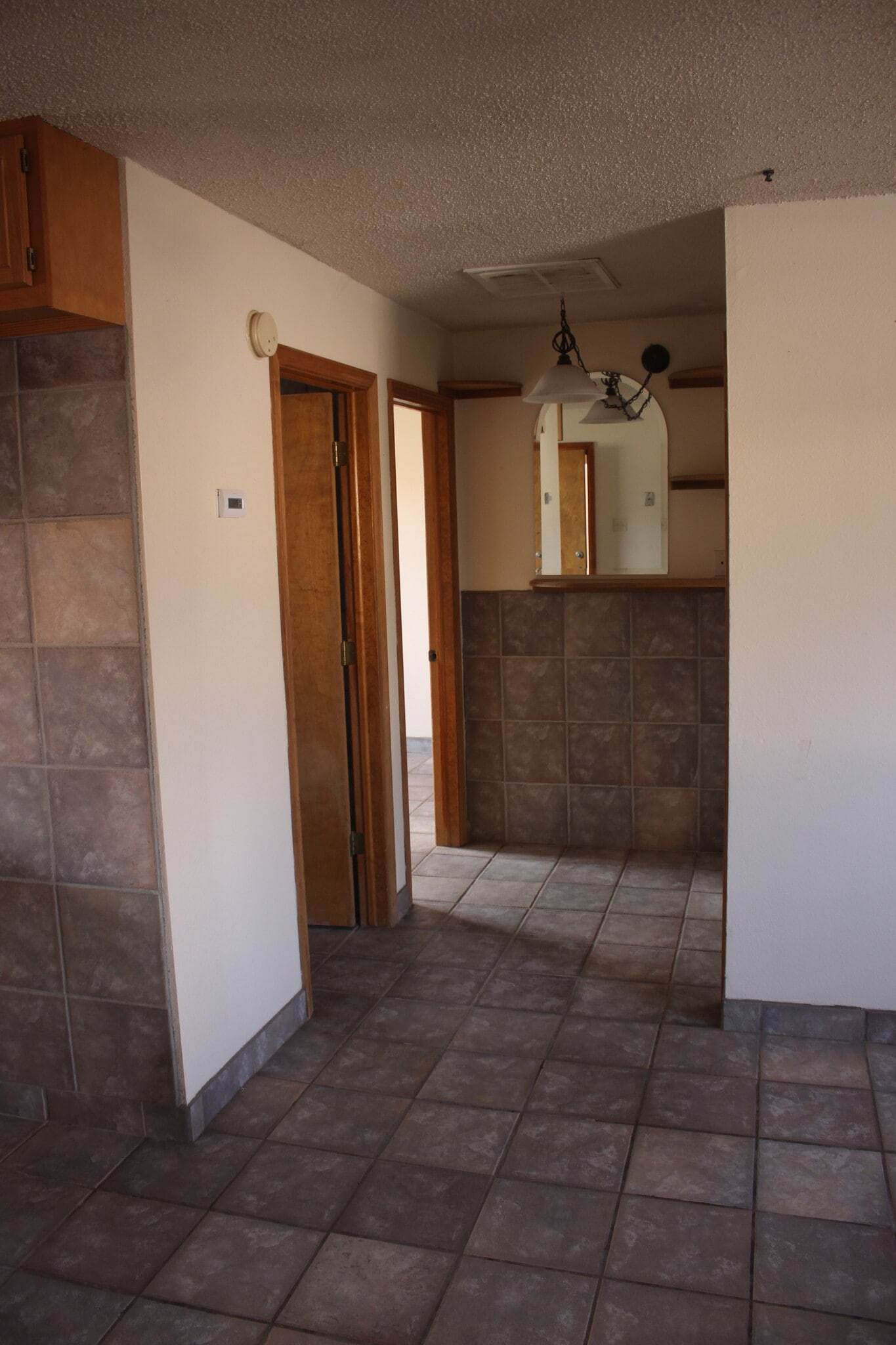 Building Photo - 127 Hanks Dr