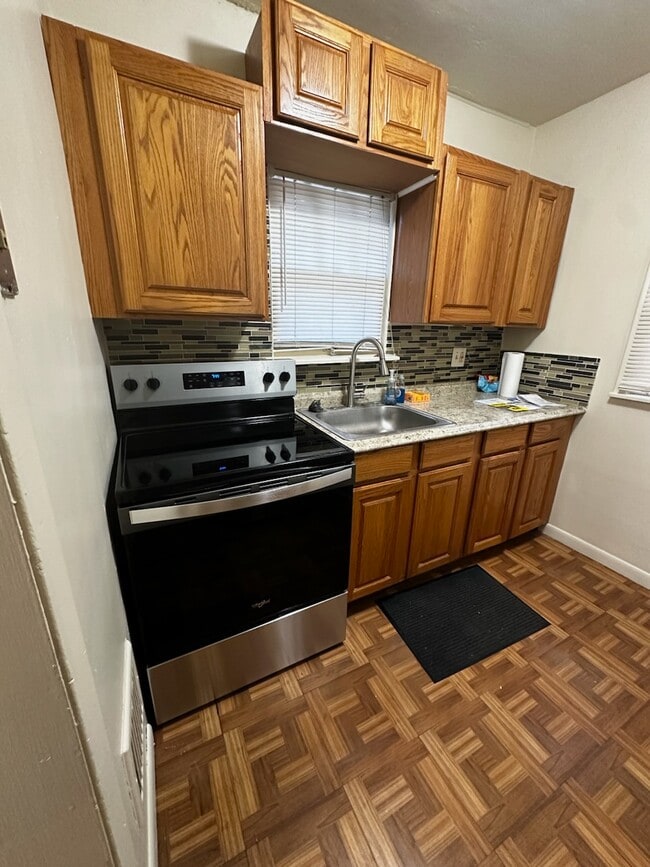 Building Photo - 139 Draper Ave
