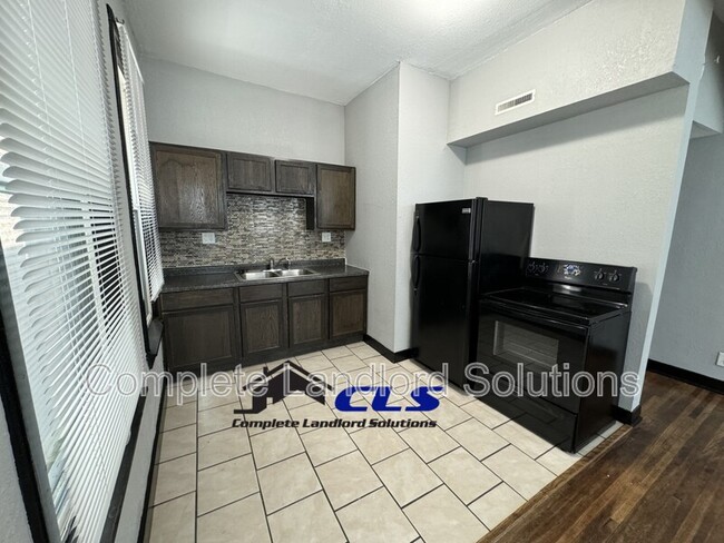 Building Photo - 15 1/2 N 14th