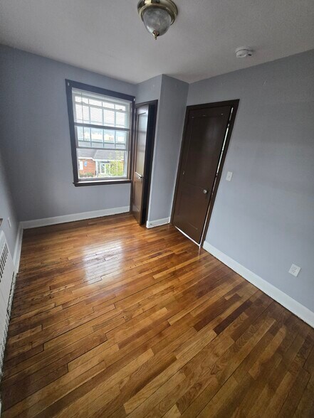 Building Photo - 29 Chapman St