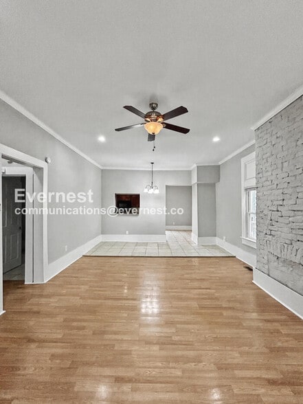 Building Photo - 1304 Oakwood Ave