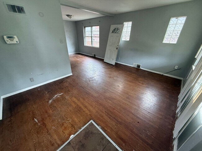 Building Photo - 912 Slosson St