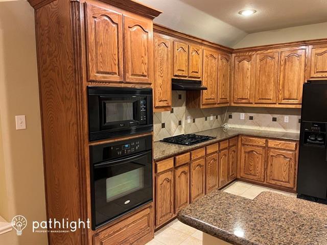Building Photo - 13624 Valencia Dr