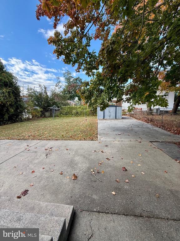 Building Photo - 2211 Browning Rd