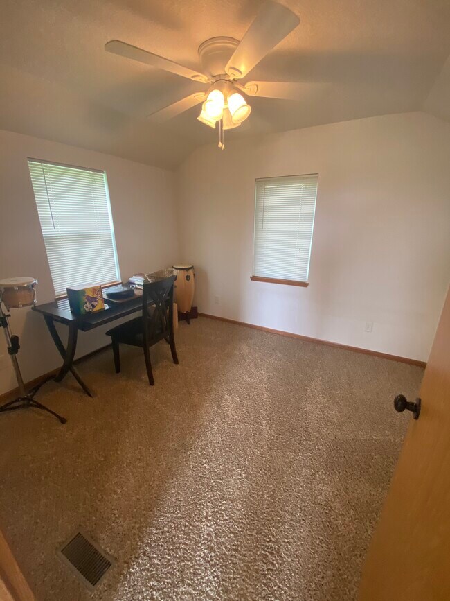 Building Photo - 4975 NW 6th Dr