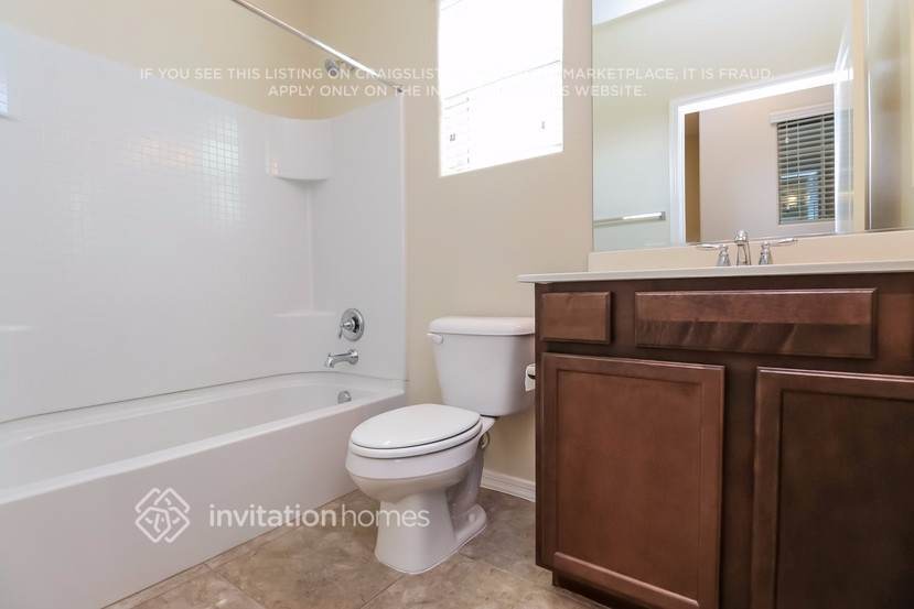 Building Photo - 4962 E Alamo St