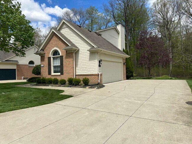 Building Photo - 1154 Bluebird Dr