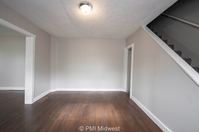 Building Photo - Charming 3-Bedroom Duplex with 2 Full Baths in Indianapolis - A Must See!