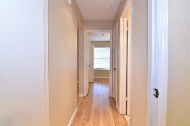 Building Photo - 8507 Grove Park Dr