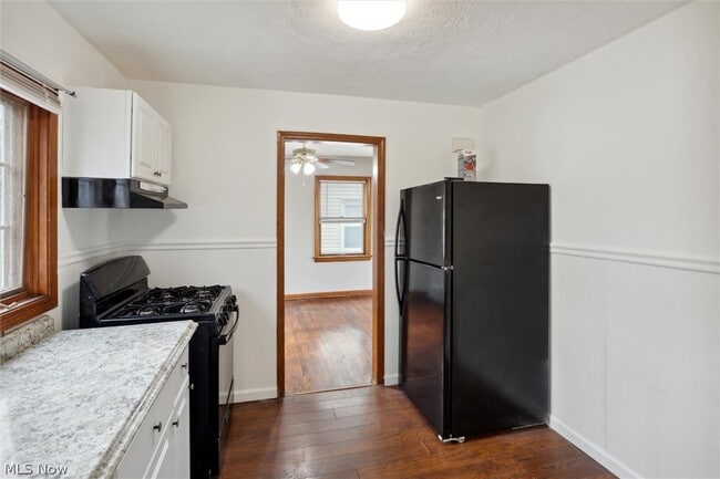 Building Photo - 9504 S Highland Ave