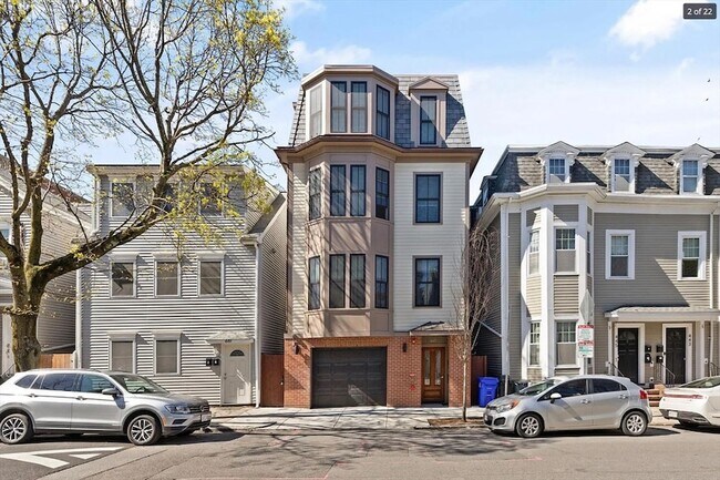 Primary Photo - 447 W Fourth St