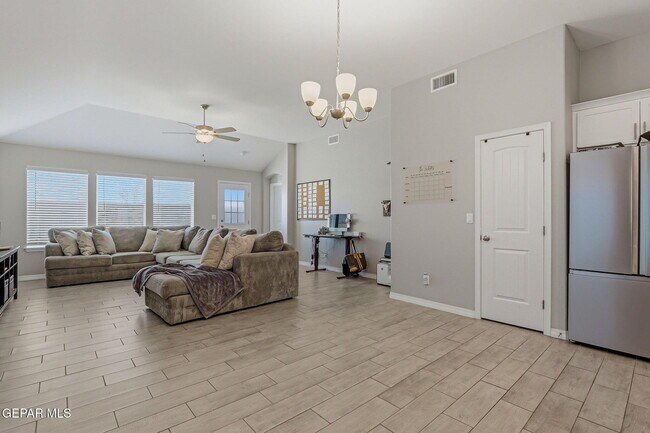 Building Photo - 13912 Loreina Luz Ave