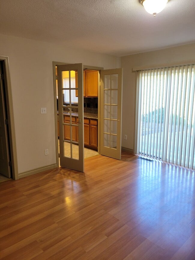 Building Photo - Updated House in NE Salem - Fenced Yard - Pet Friendly