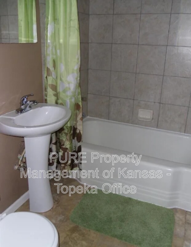 Building Photo - 2333 SW Moundview Dr