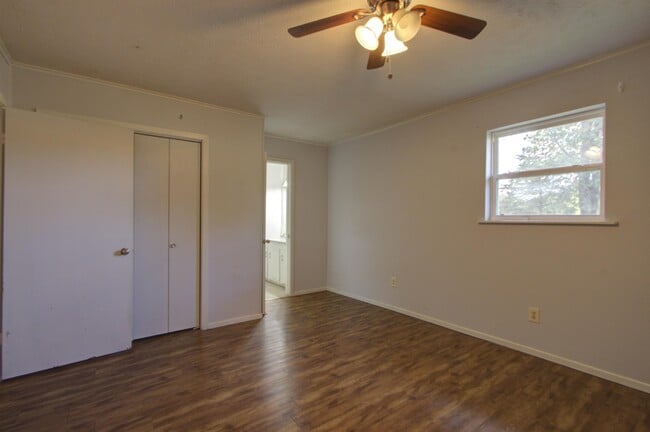 Building Photo - 3830 Union Rd