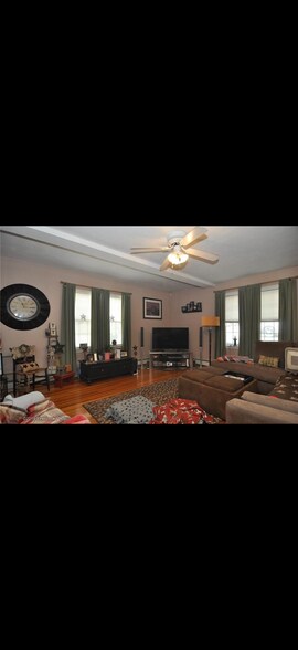 Building Photo - 324 Rhode Island Ave