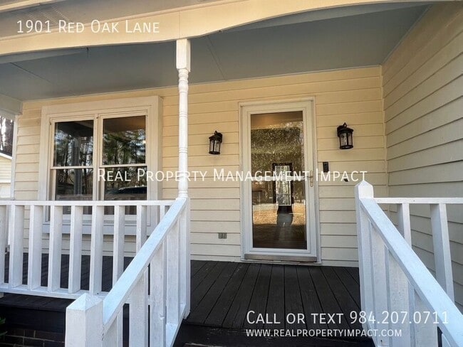 Building Photo - 1901 Red Oak Ln