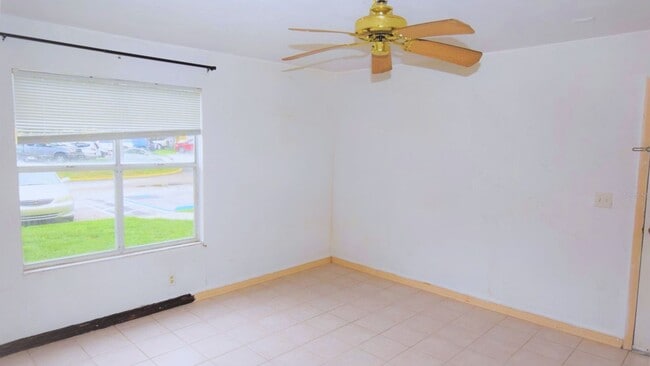 Building Photo - 5279 Images Cir
