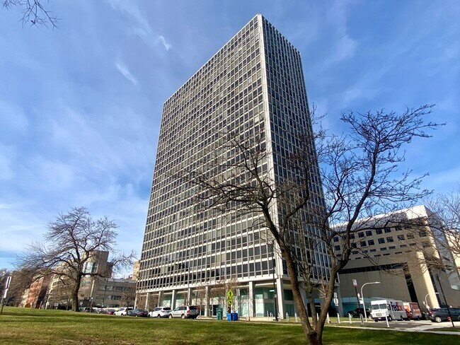 Building Photo - 330 W Diversey Pkwy