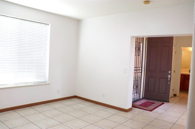 Building Photo - 2346 E Early Ave