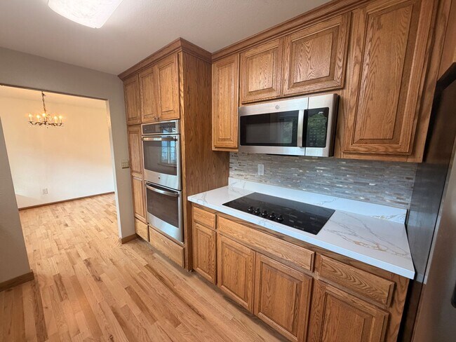 Building Photo - Beautiful Family Home in Tacoma!