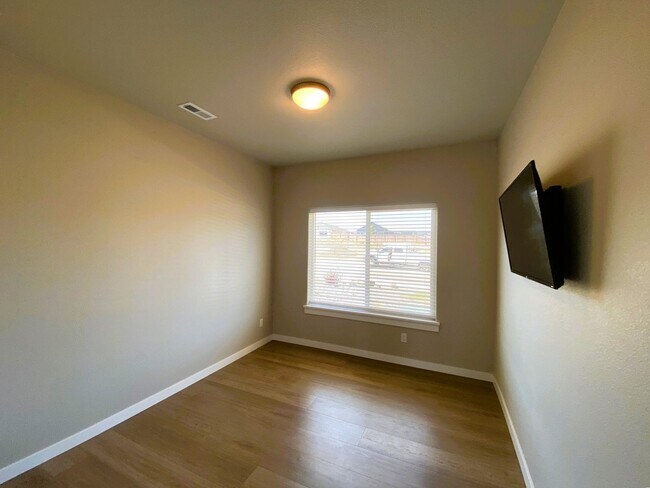 Building Photo - Beautiful 3 Bedroom House in Sutherlin!