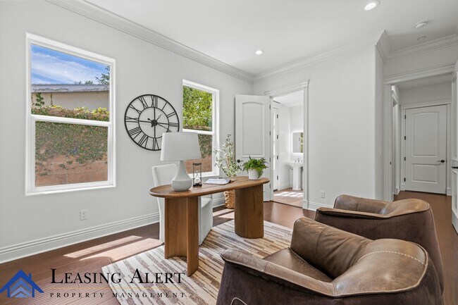 Building Photo - 5011 Hayvenhurst Ave