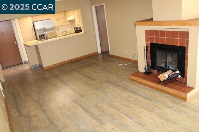 Building Photo - 1000 Evergreen Ter