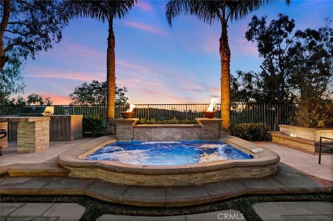 Building Photo - 33 Tall Hedge