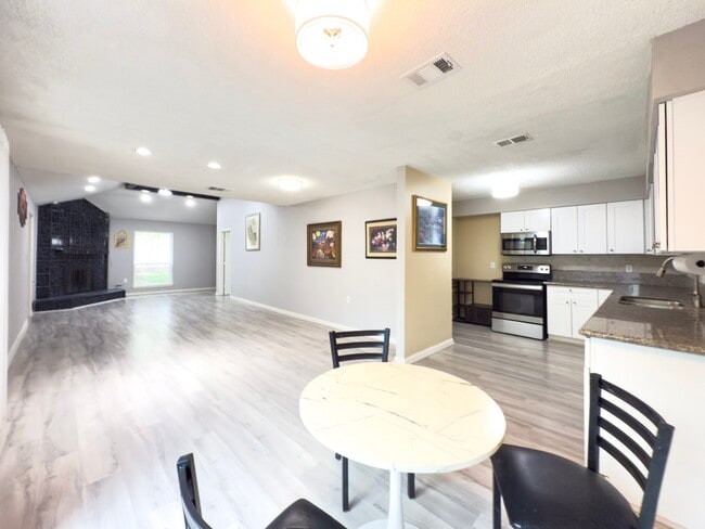 Building Photo - 6506 Briar Glade Dr