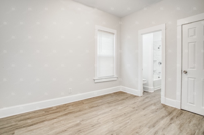 Building Photo - Cozy and Charming Two-Bedroom House with M...