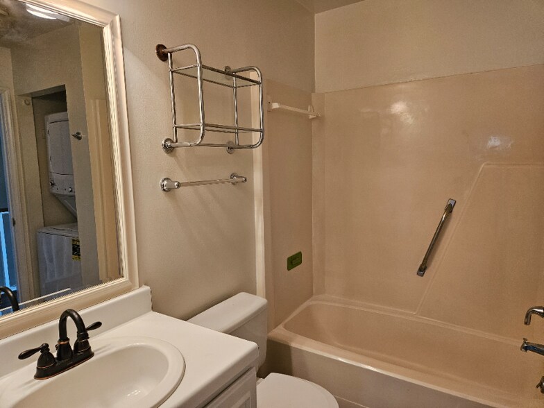 Building Photo - 116 St Andrews Ln