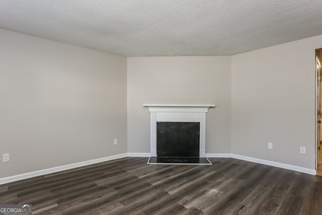 Building Photo - 1699 Winchester Way SE