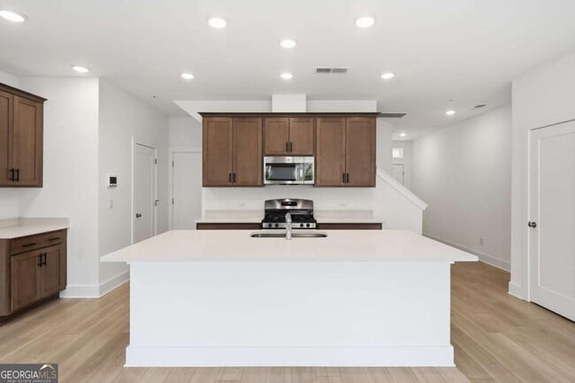 Building Photo - 187 Redbud Rd