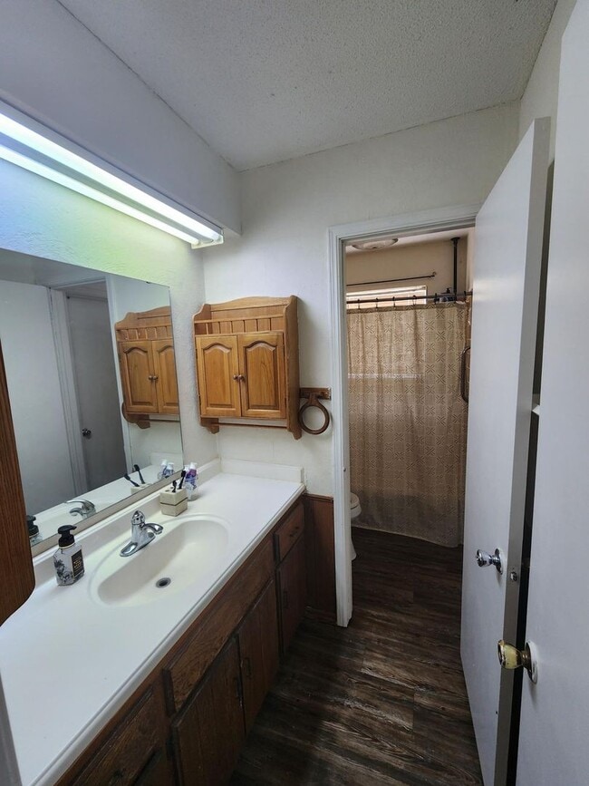 Building Photo - Darling Home in East Shawnee