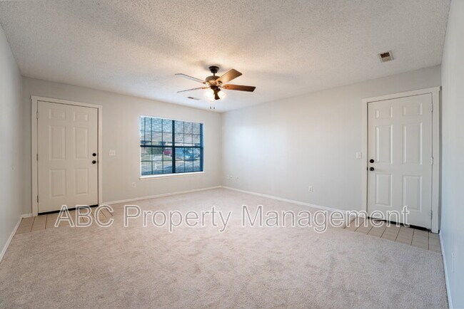 Building Photo - 5803 Samantha St