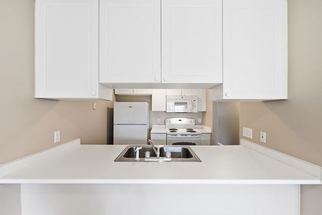 Building Photo - 4659 Parrau Dr