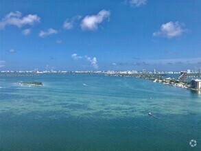 Building Photo - 1800 N Bayshore Dr